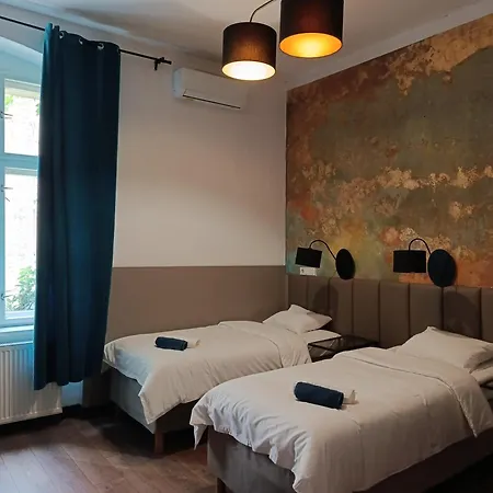 Hostel Mickiewicza 22 *